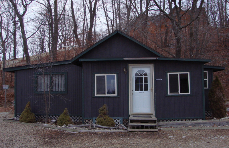 Cabin exterior at Hollywood's Resort.