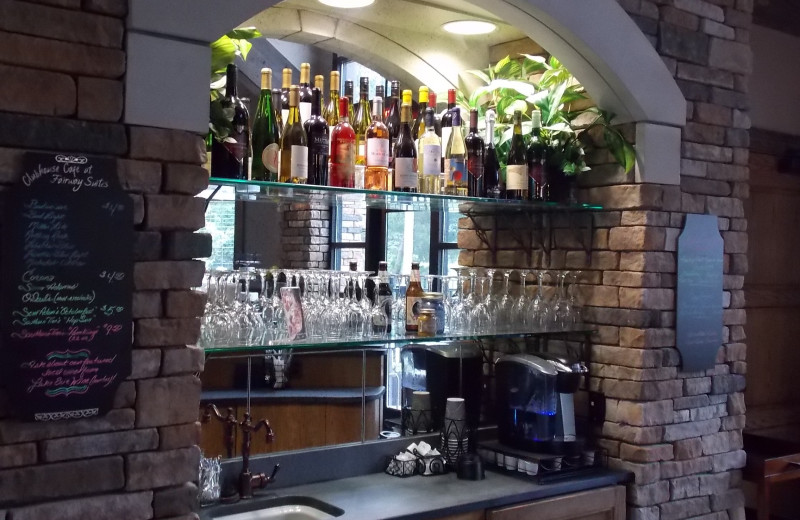 Bar at Fairway Suites At Peek'n Peak Resort.