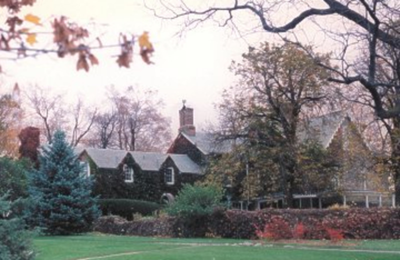 Exterior view of Morgan Samuels Inn.