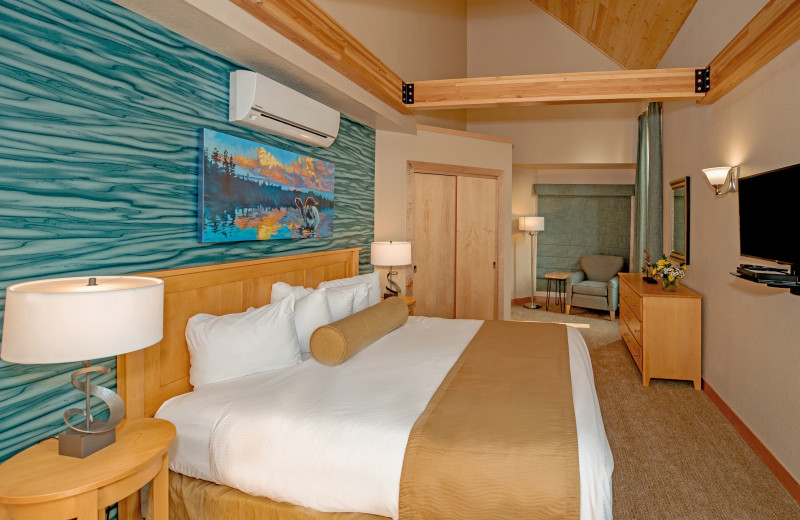 Guest bedroom at Surfside on Lake Superior.