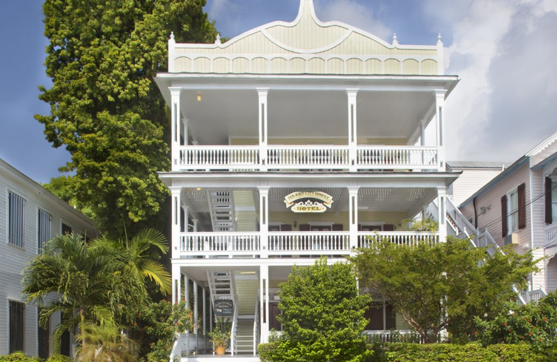 Exterior view of Island City House Hotel.