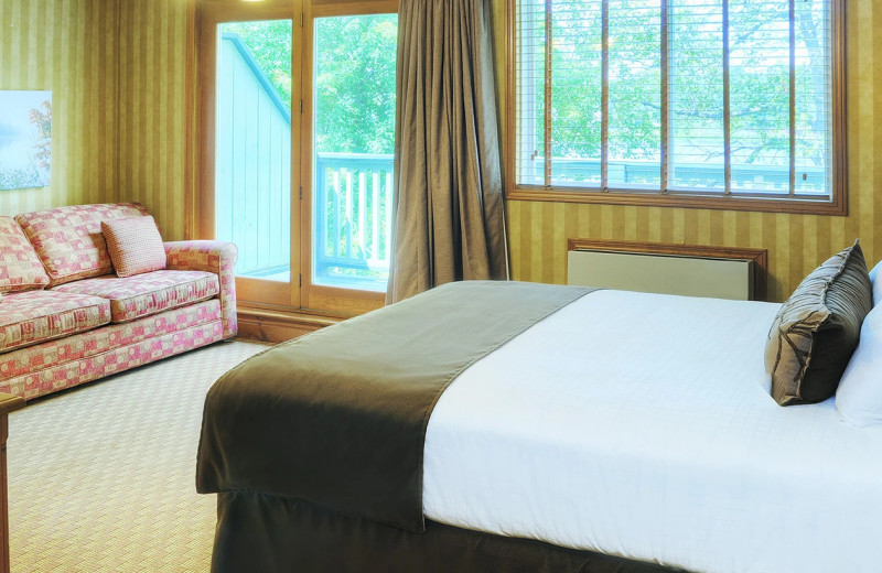 Guest room at Bayview Wildwood Resort.