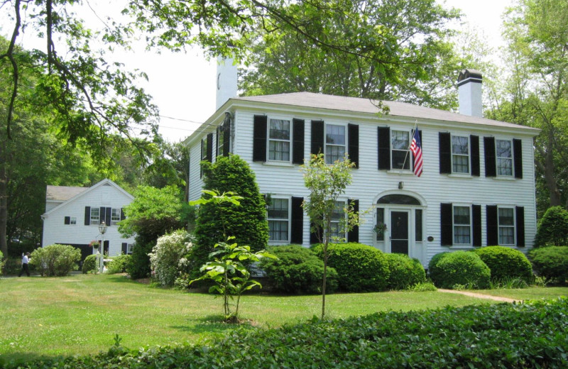 Exterior view of Candleberry Inn.