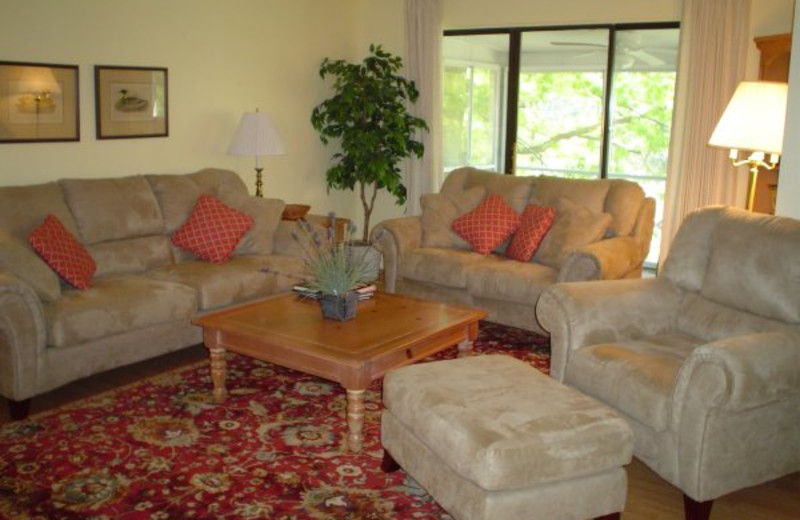 Guest living room at Woodson Bend Resort.