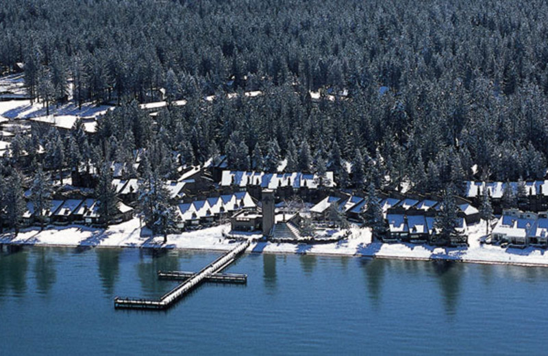 Aerial view of Aston Lakeland Village.