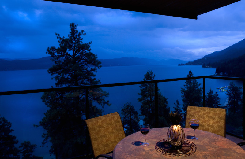 Romantic dining at Lake Okanagan Resort