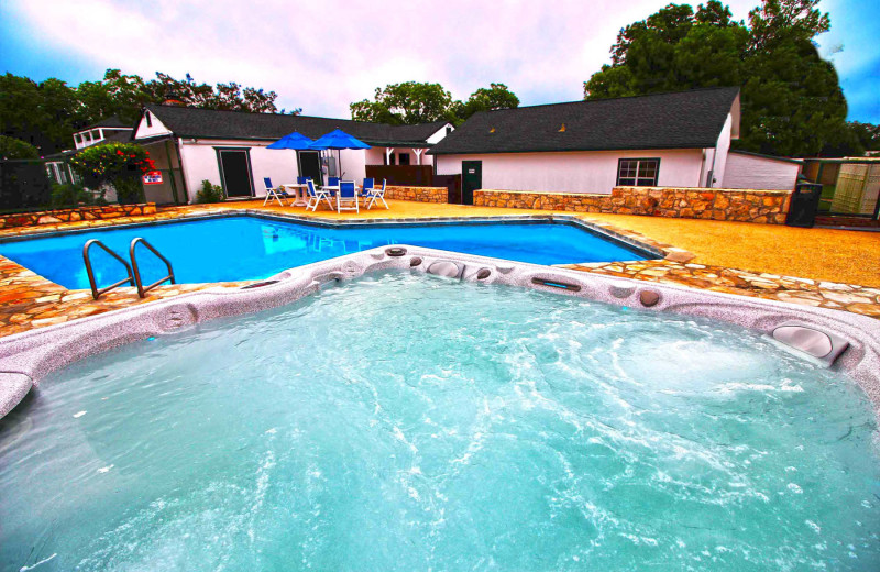 Outdoor pool at Peach Tree Inn 