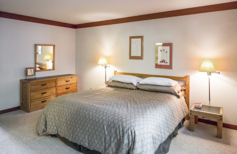 Guest bedroom at Chinquapin.