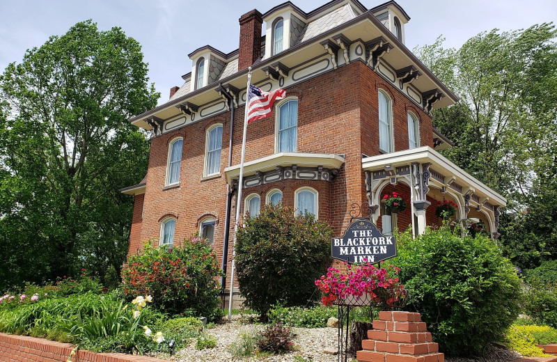 Exterior view of Blackfork Inn.