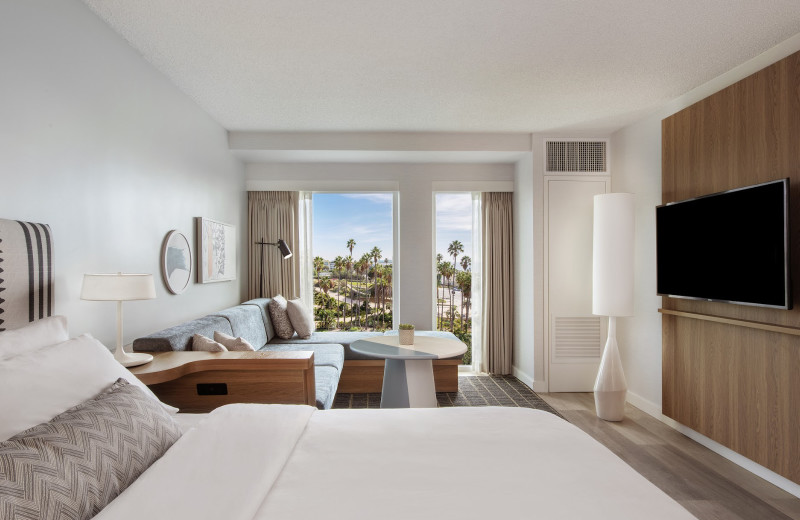 Guest room at The Pierside Santa Monica.