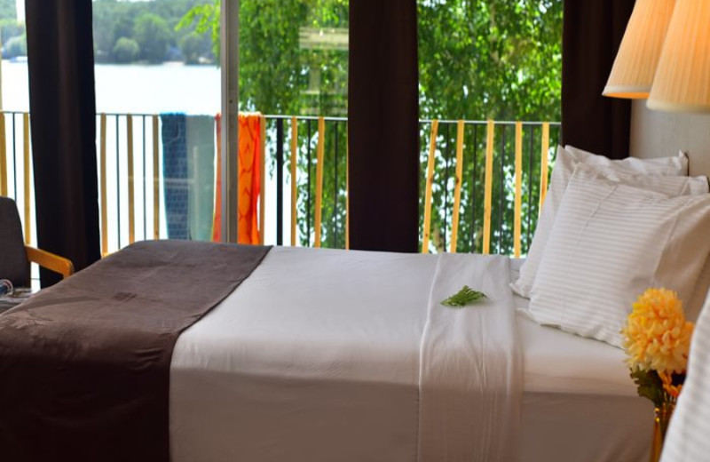 Guest bedroom at Delton Oaks Resort.