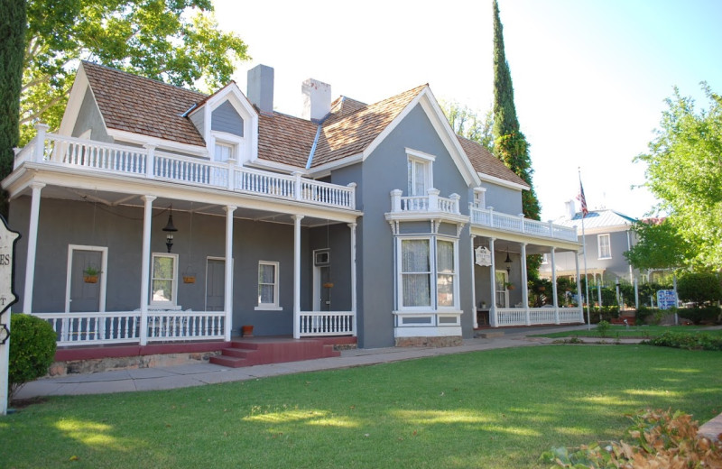 Exterior view of Seven Wives Inn Bed & Breakfast.