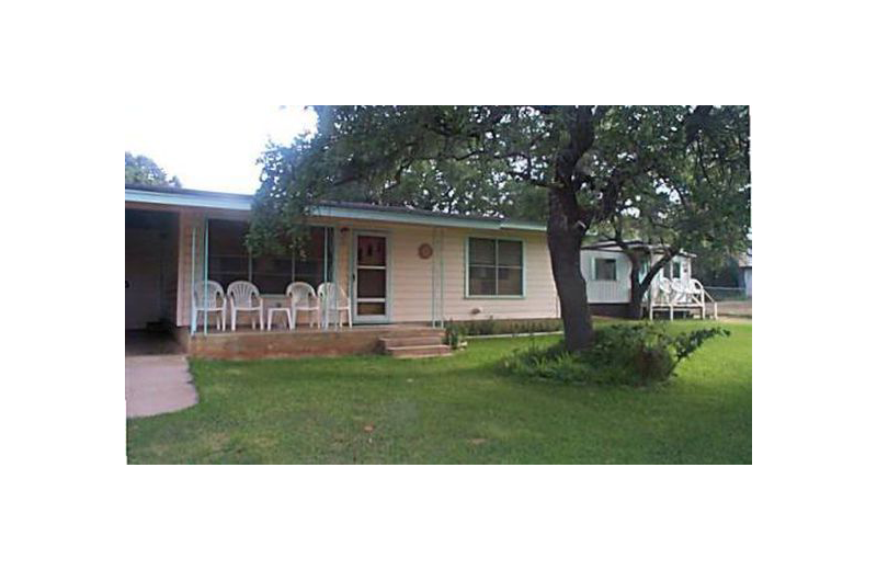 Exterior view of Lakeside Lodge on East Lake Buchanon.