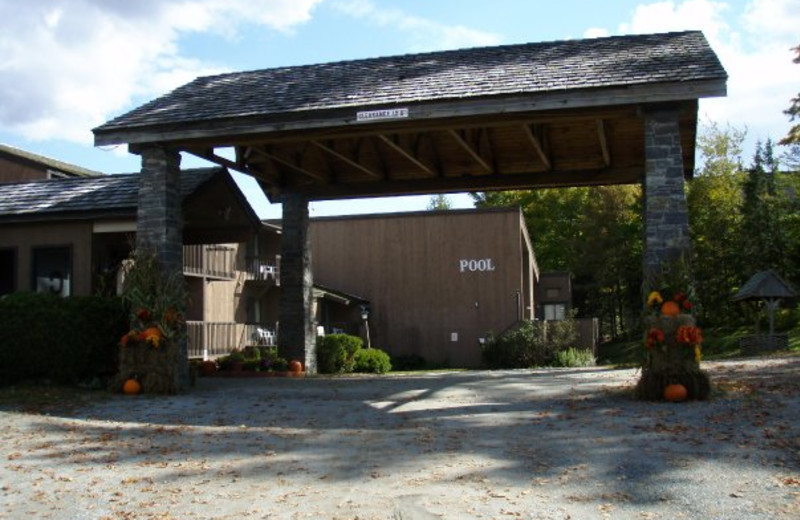Exterior front of Cascades Lodge.