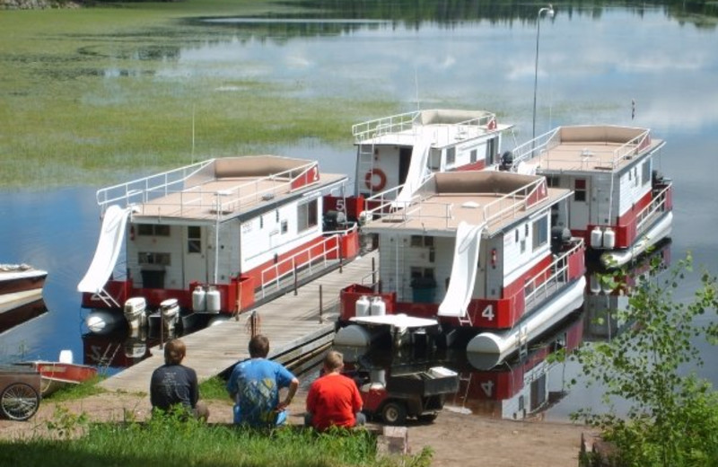 Family reunions at Kinsey Houseboats.