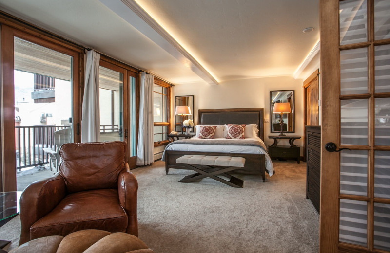 Guest bedroom at Antlers at Vail.