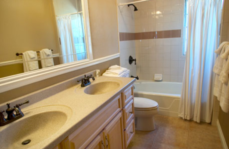 Chalet bathroom at Inn Der Bach.