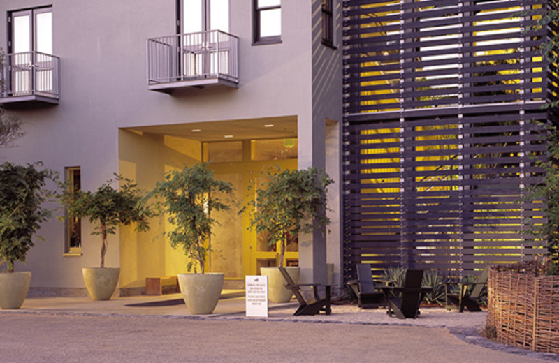 Exterior view of Hotel Healdsburg.