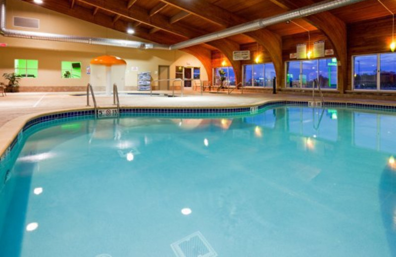 Indoor pool at Holiday Inn Detroit Lakes.