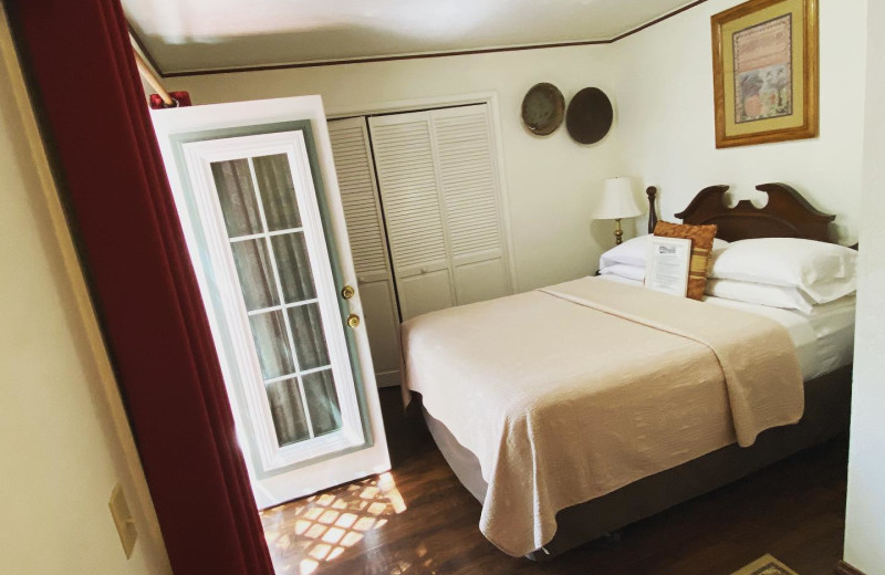 Guest room at Bradford Place Inn