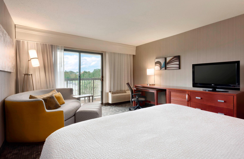 Guest room at Courtyard by Marriott Akron Fairlawn.