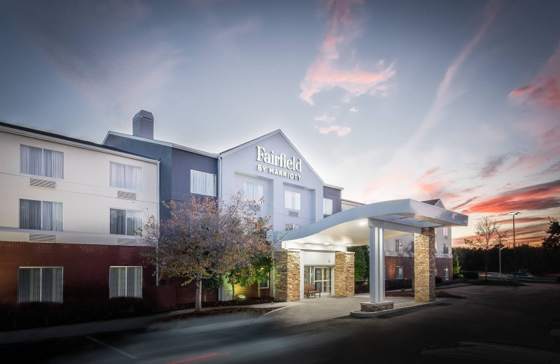 Exterior view of Fairfield Inn Charlotte Northlake.