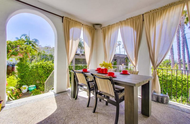 Indoor/Outdoor dining at Bluewater Vacation Homes