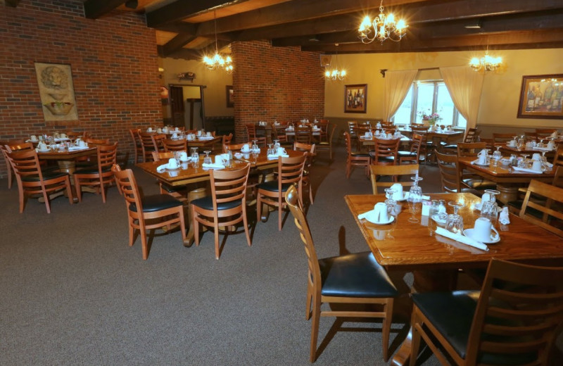 Restaurant view of Coachman's Golf Resort.