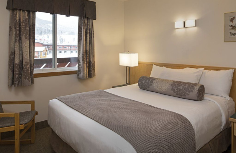 Guest bedroom at Rocky Mountain Ski Lodge.