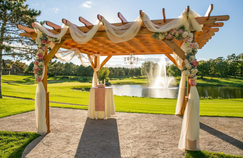 Weddings at Thumper Pond Golf Course & Resort.