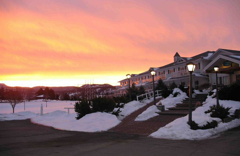 Exterior view of South Thompson Inn & Conference Centre.