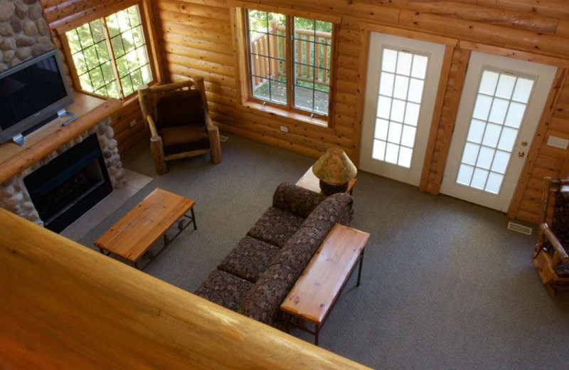 Guest living room at Grizzly Jacks Grand Bear Resort.