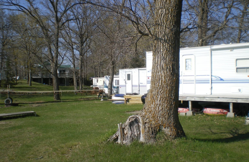 Exterior view of Skillings Lakeside Resort 