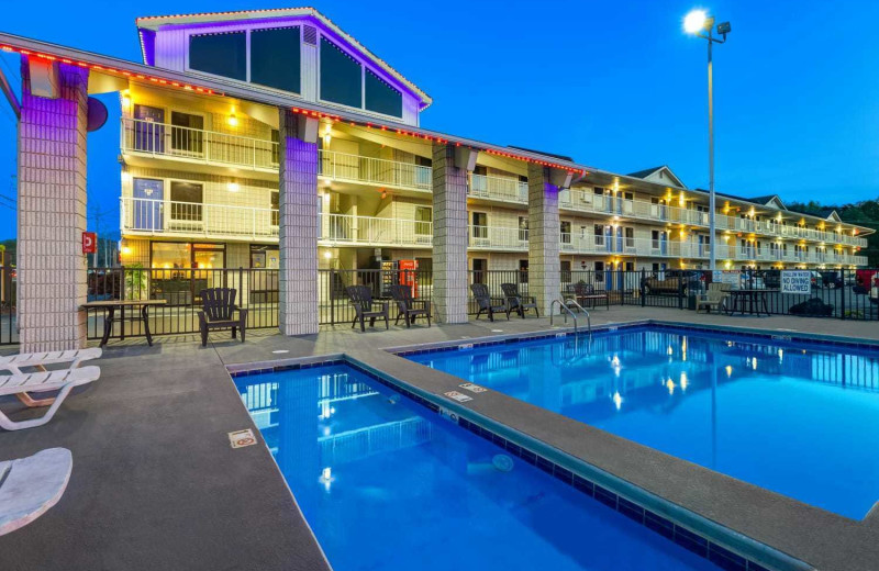 Outdoor pool at Briarstone Inn.