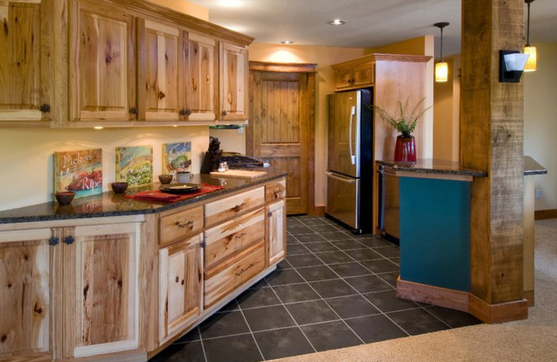 Condo kitchen at Highland Rim Retreats.