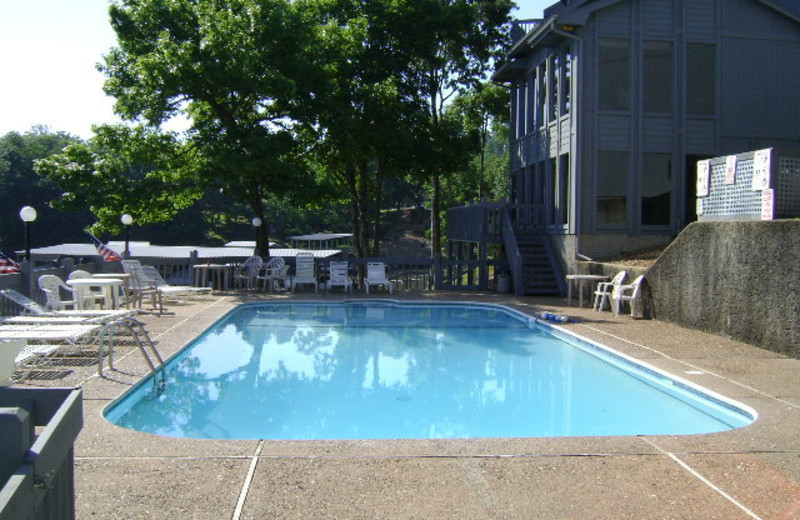 Vacation rental outdoor pool at Your Lake Vacation/Al Elam Property Management.