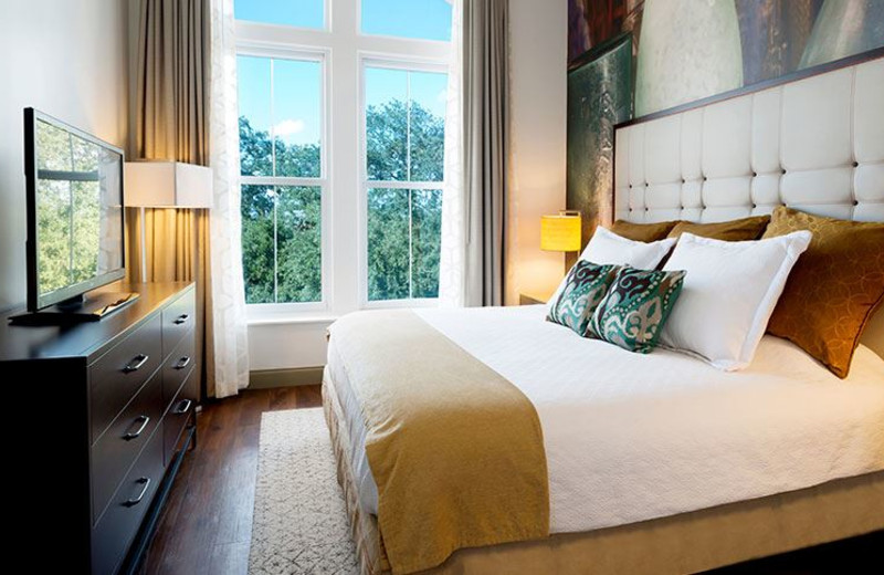 Guest Room at Hotel Indigo Savannah Historic District