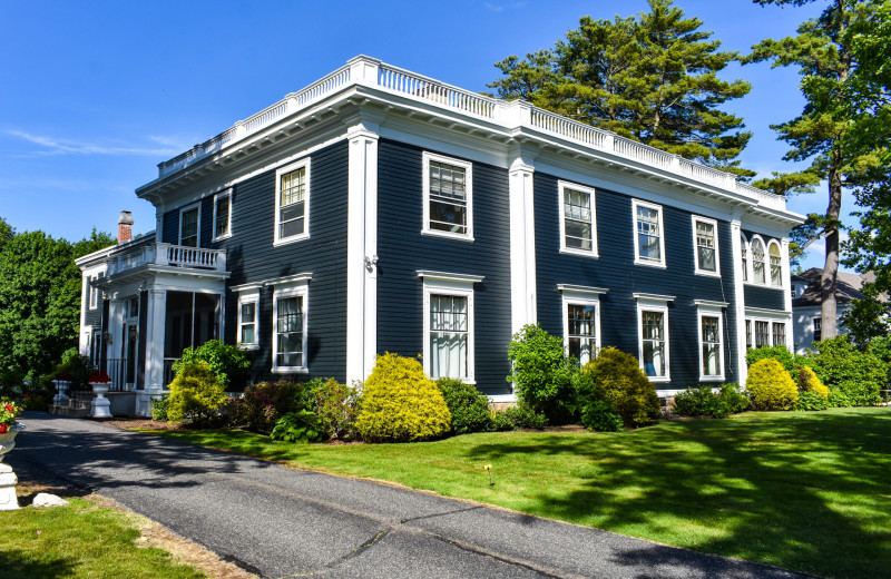 Exterior view of Gateways Inn 