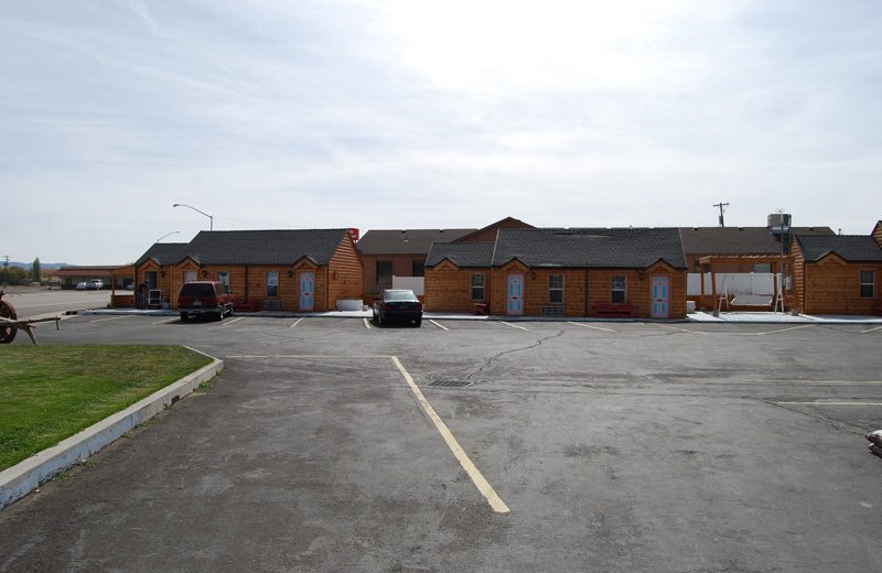 Exterior view of Marianna Inn.