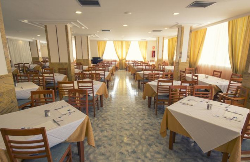 Dining room at Hotel Coral Beach.