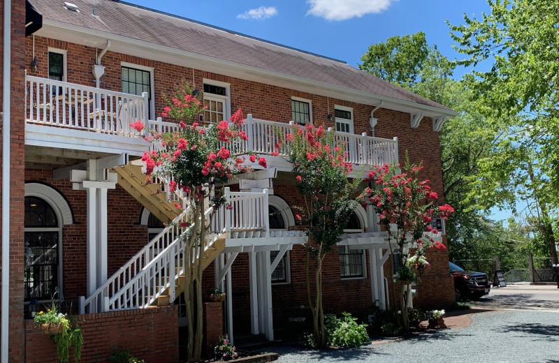 Exterior view of Front Street Inn.