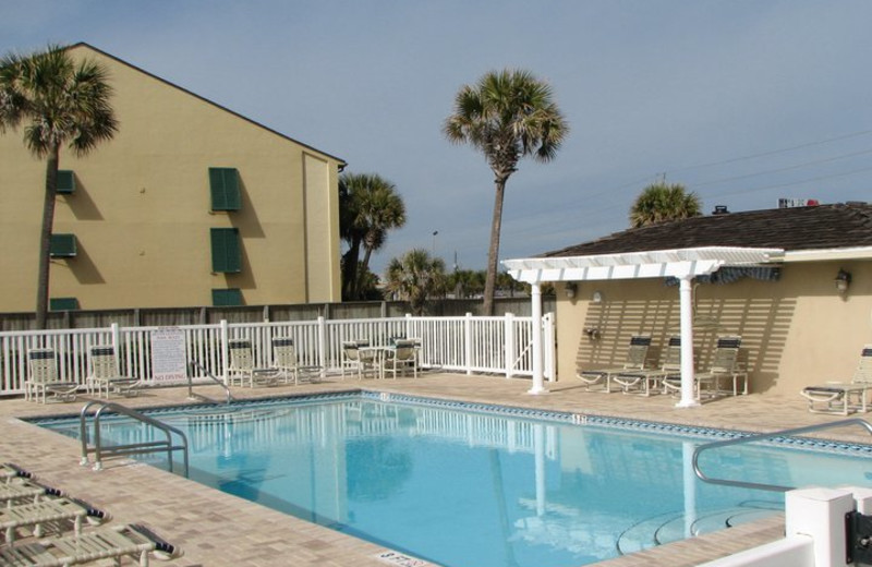 Outdoor pool at Destin Gulfgate Condominiums.