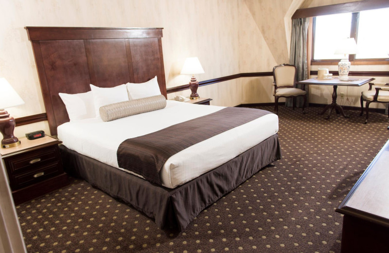 Guest room at Carson Valley Inn Hotel/Casino/RV Resort.