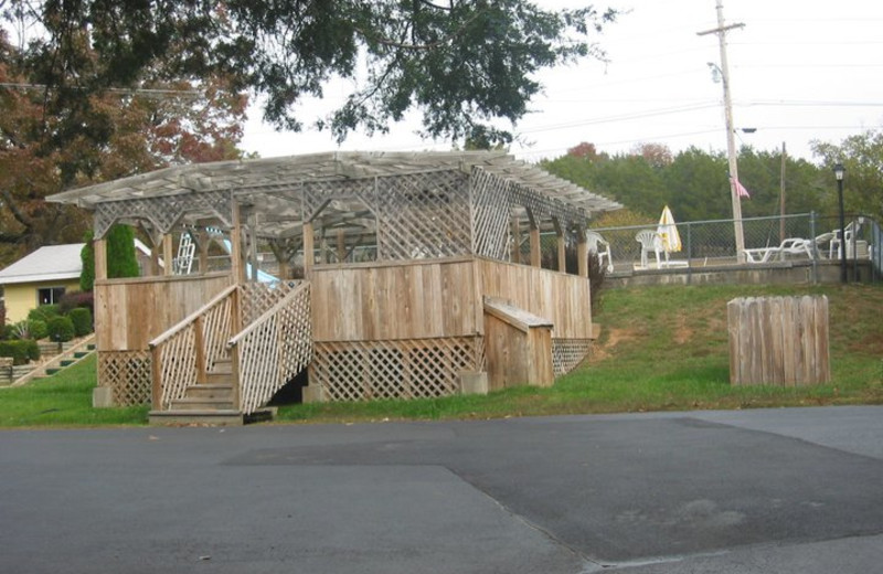 Hot tub gazebo at Golden Arrow Resort.