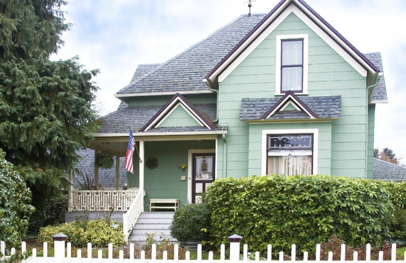 Exterior view of University House-Newberg B 