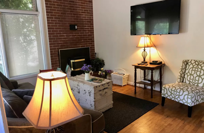 Guest living room at McKenzie River Mountain Resort.