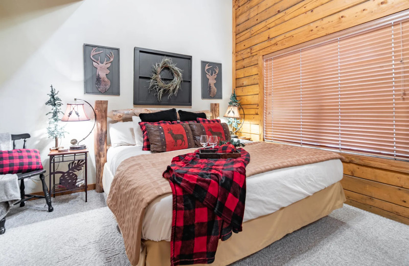 Cabin bedroom at Thousand Hills Vacations.