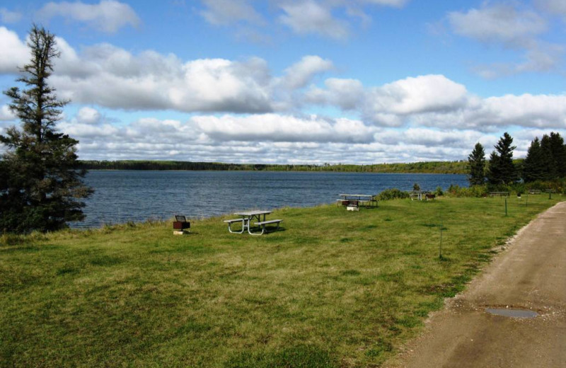 Lakeside campsites at Trailhead Ranch.