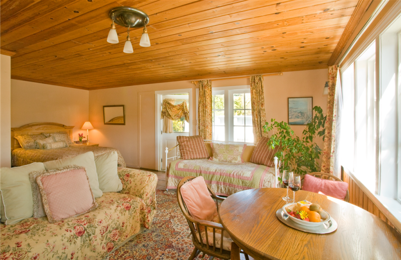 Rosewater Cottage at Jenner Inn