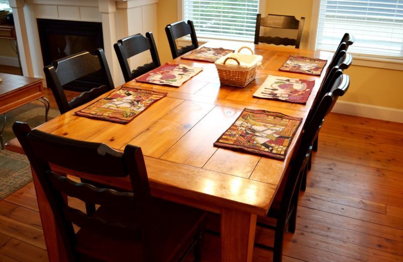 Vacation rental dining table at Bella Beach Property Management.